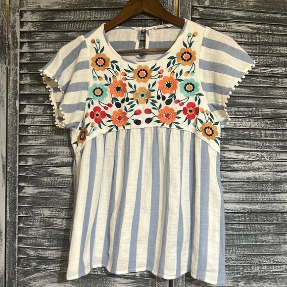 Altar'd State Tops - Altar’d state Women’s L embroidered blouse.